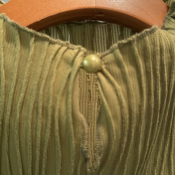 Green Ribbed Mock Neck Tank Top - Picture 4 of 4